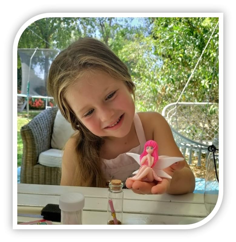 2Pepers Unicorn lid decoration completes the enchanting craft kit.