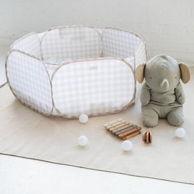 3 Sprouts ball pit suitable for indoor and outdoor use
