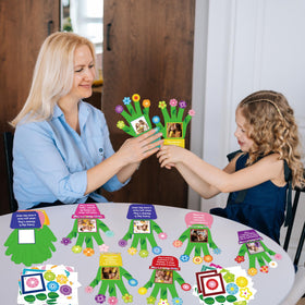 80UncleKimby flower-sticker styles add colorful flair to Mother's Day crafts.