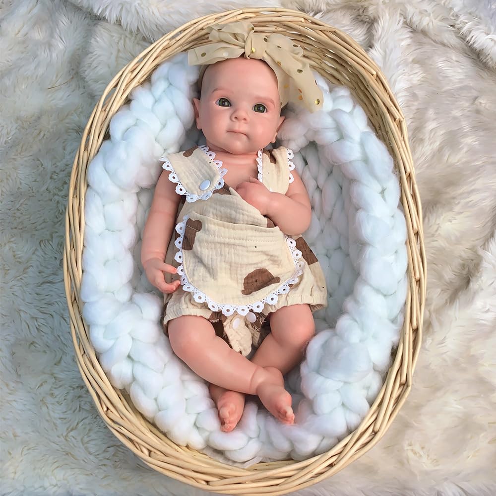 Feeding bottle included with Abenduot Bettie Girl doll set