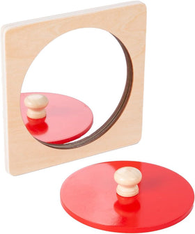 Adena Montessori baby-play kit promotes independent, exploratory learning.