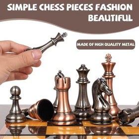 Agirlgle two extra queens included for smooth pawn promotion during games