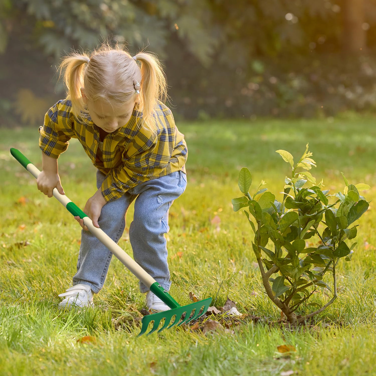 Aka Supaku kids gardening tools set with rake for small hands