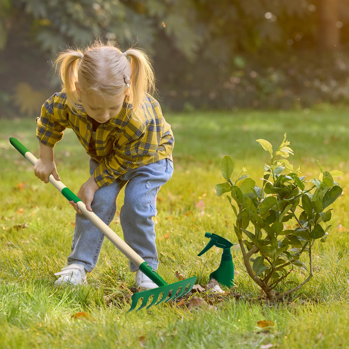 Aka Supaku watering bucket with spray for gentle irrigation.