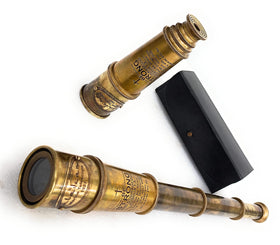 ALADEAN gift-ready brass spyglass packaging, a timeless keepsake for special occasions.