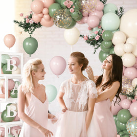 Amandir ready-to-use decorations simplify at-home party setup and photos.