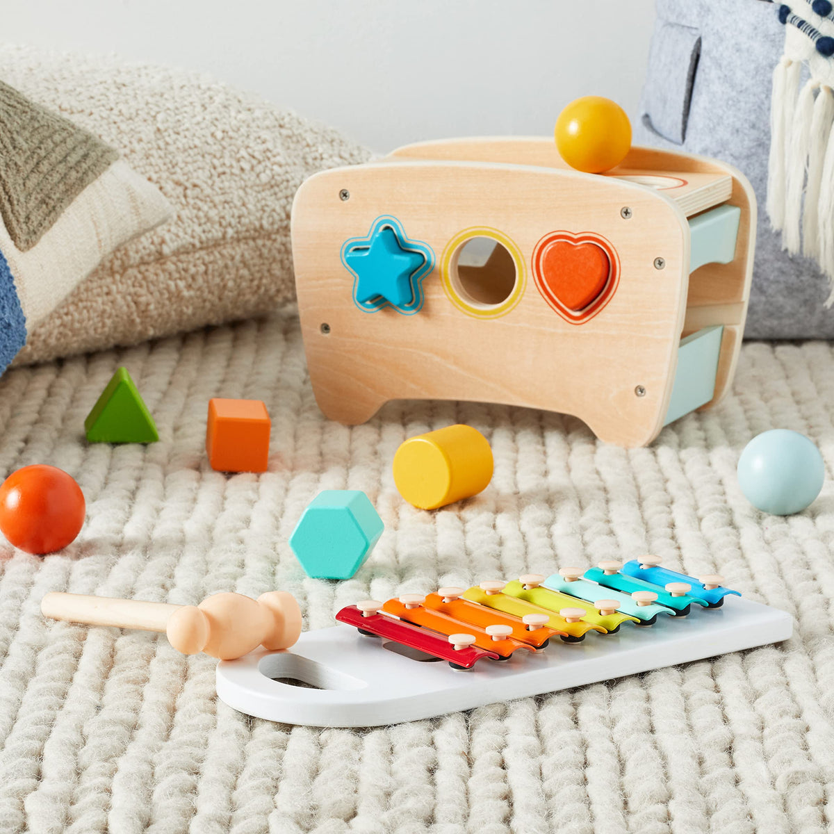 Amazon Basics xylophone demonstrates musical tones while developing early hand-eye coordination.