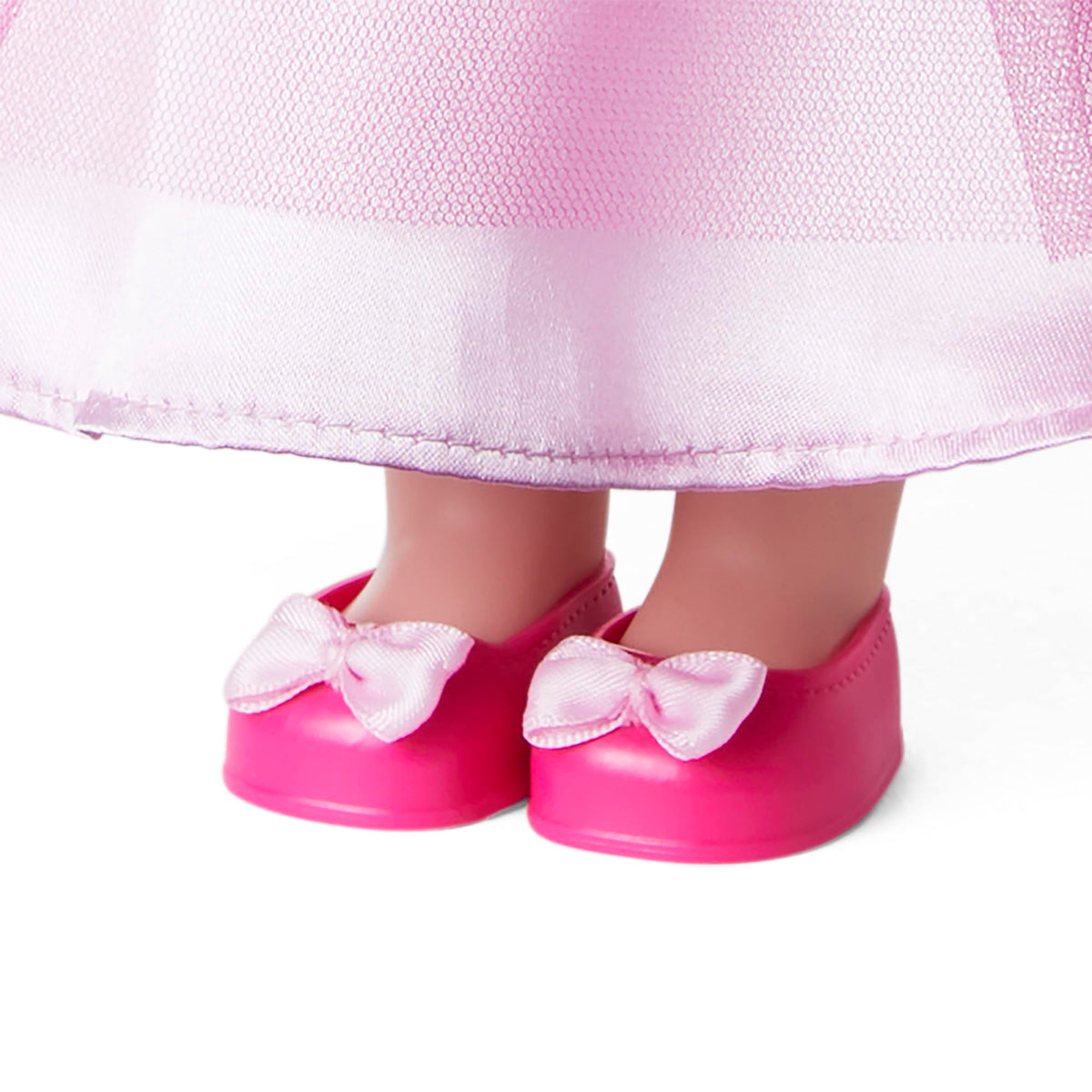 American Girl WellieWishers bow at the waist creates a charming silhouette