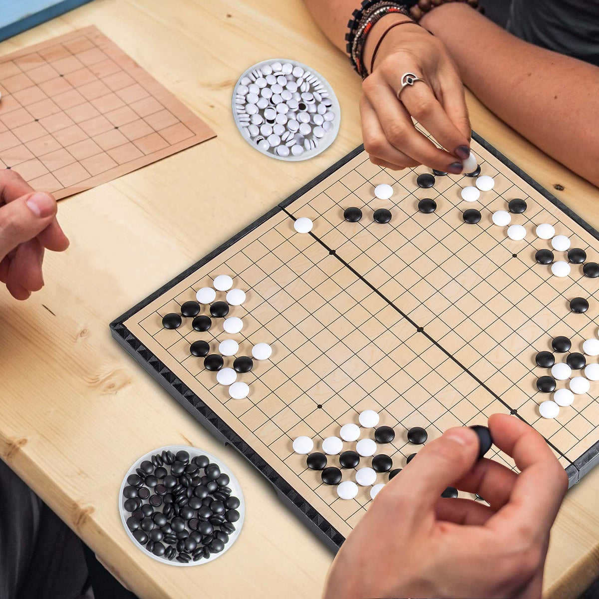 AMEROUS close-up board surface shows smooth, durable plastic.
