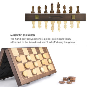 Amerous set includes two extra queens for flexible play.