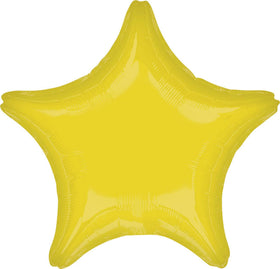 Anagram 18-inch red star foil balloon brings bold color pops.