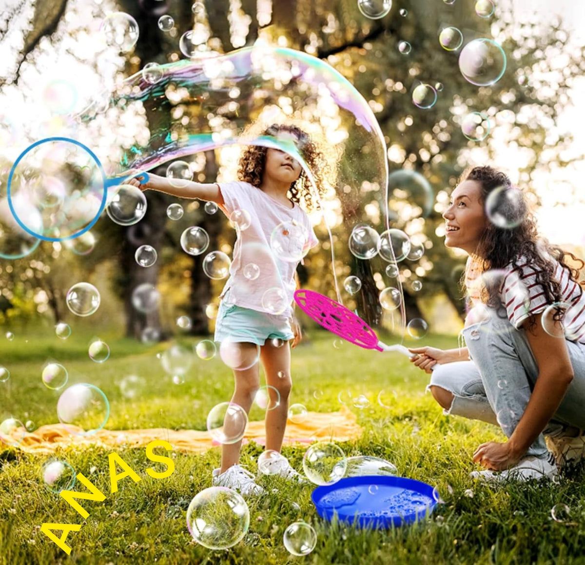 Anas bubble set for indoor or outdoor use, great for parties.