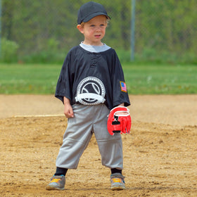 Aodaer packaging displays the two glove-and-ball set.