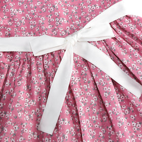 Aoiviss lace-trim collar detail highlights refined vintage-inspired styling