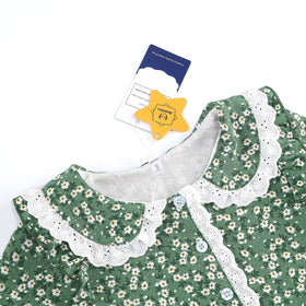 Aoiviss back-closure view for easy dressing and snug wear.