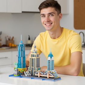 APENGBAOL New York skyline desk display showcases a dramatic miniature cityscape.