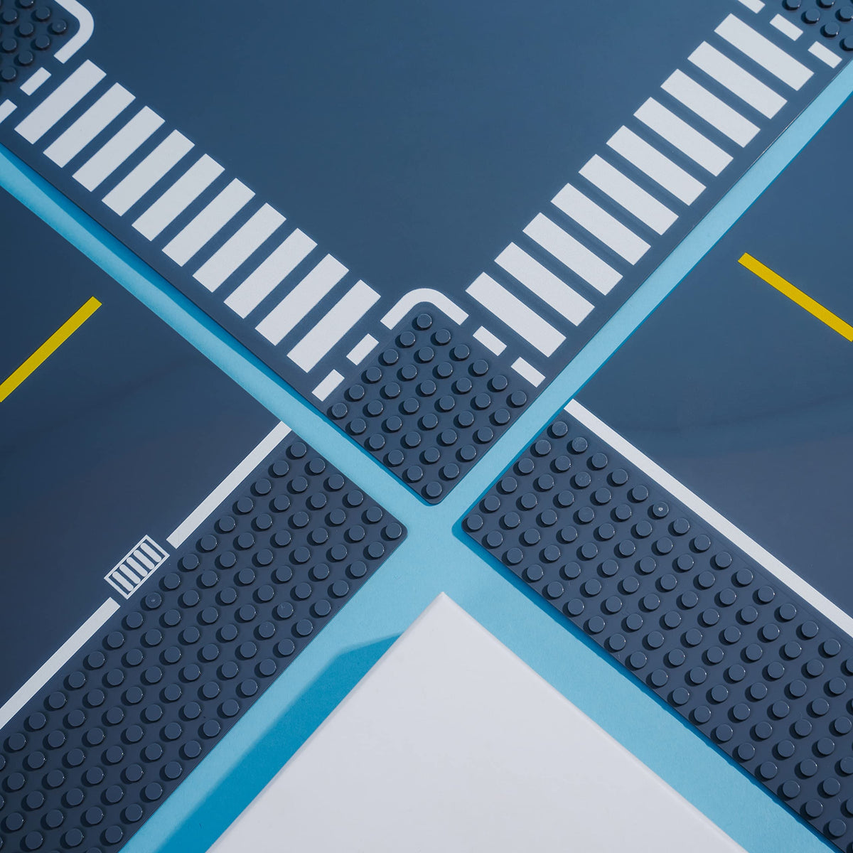 Apostrophe Games Road Base Plate Gray curve piece enables smooth road networks and creative layouts.