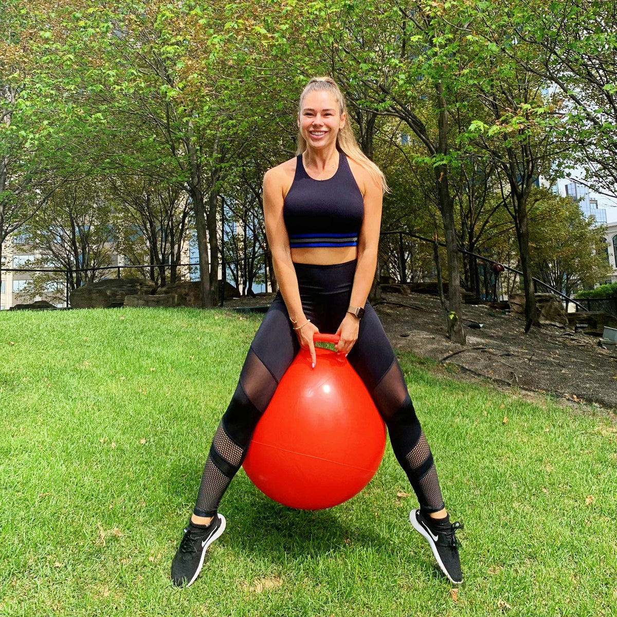 AppleRound two-way pump included for easy inflation
