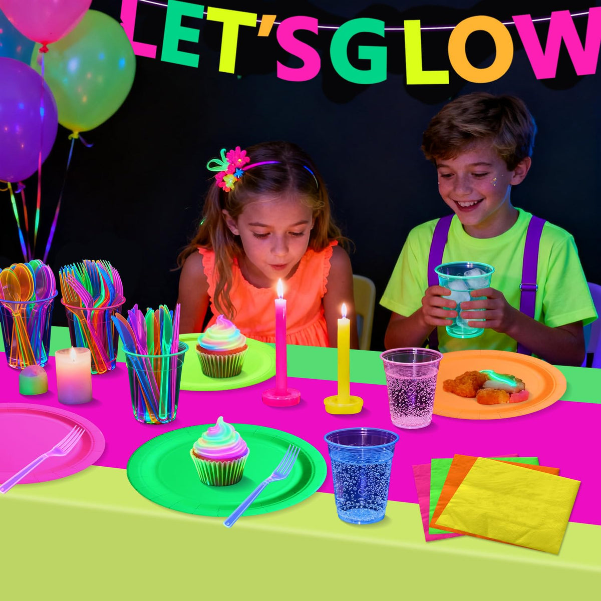 APUXXJUPA neon knives provide bold color and sturdy dining tools
