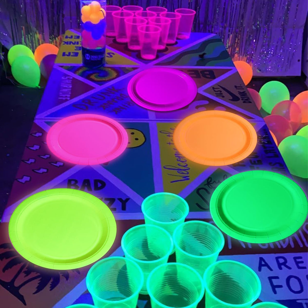 APUXXJUPA neon plates stacked neatly for space-saving storage