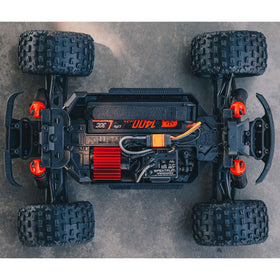 ARRMA Granite GROM oil-filled shocks absorb bumps for smoother handling.