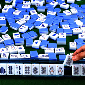 Arrowbash travel mahjong set is light and portable for on-the-go games.