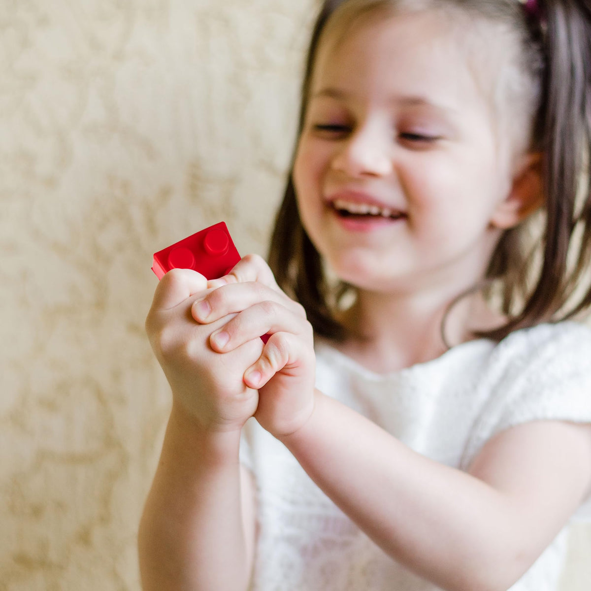 ArtCreativity kids' stress toy—3-inch blocks stack and squeeze for playtime and focus.