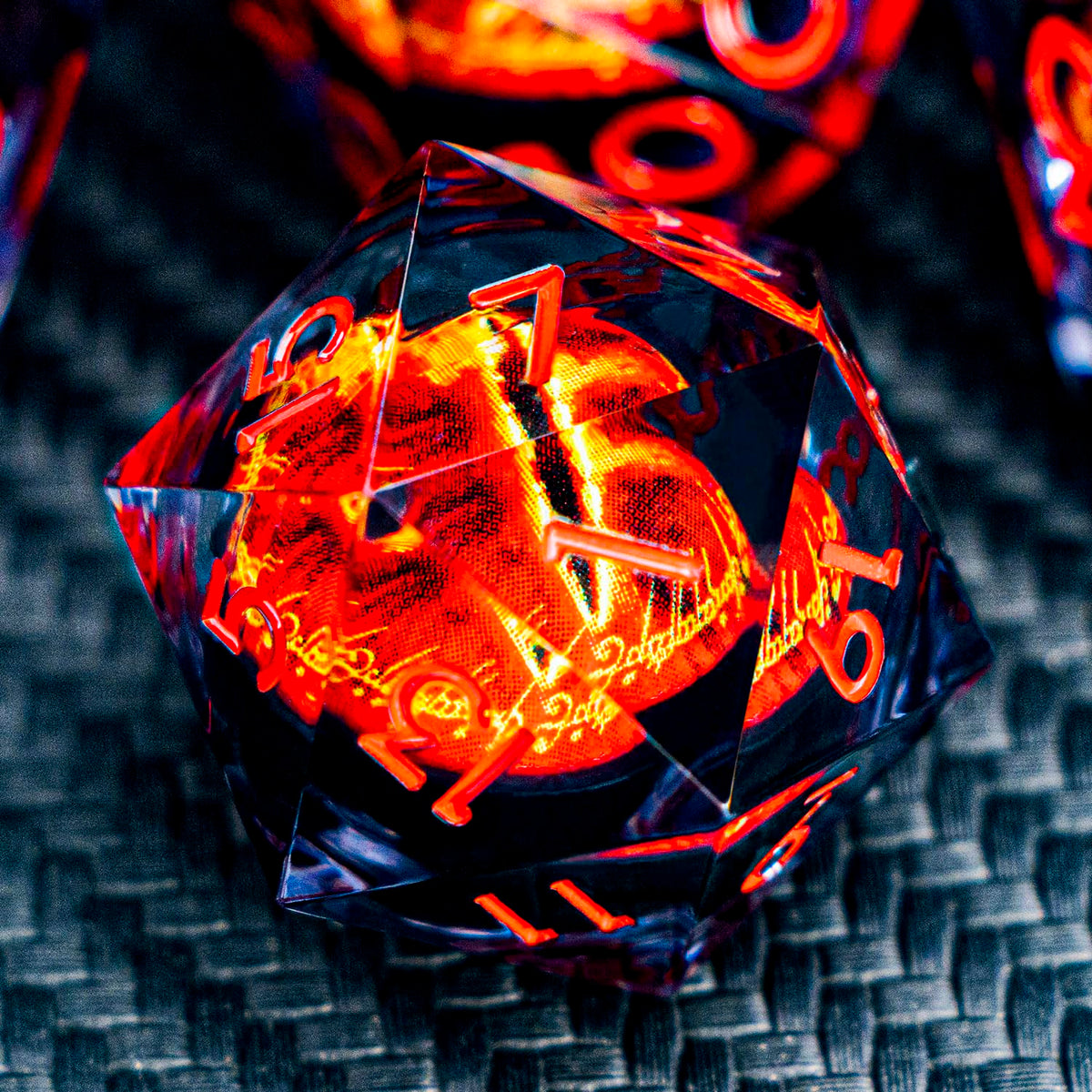 ARUOHHA Gazes Eye resin dice with upward gaze design for immersive gameplay.