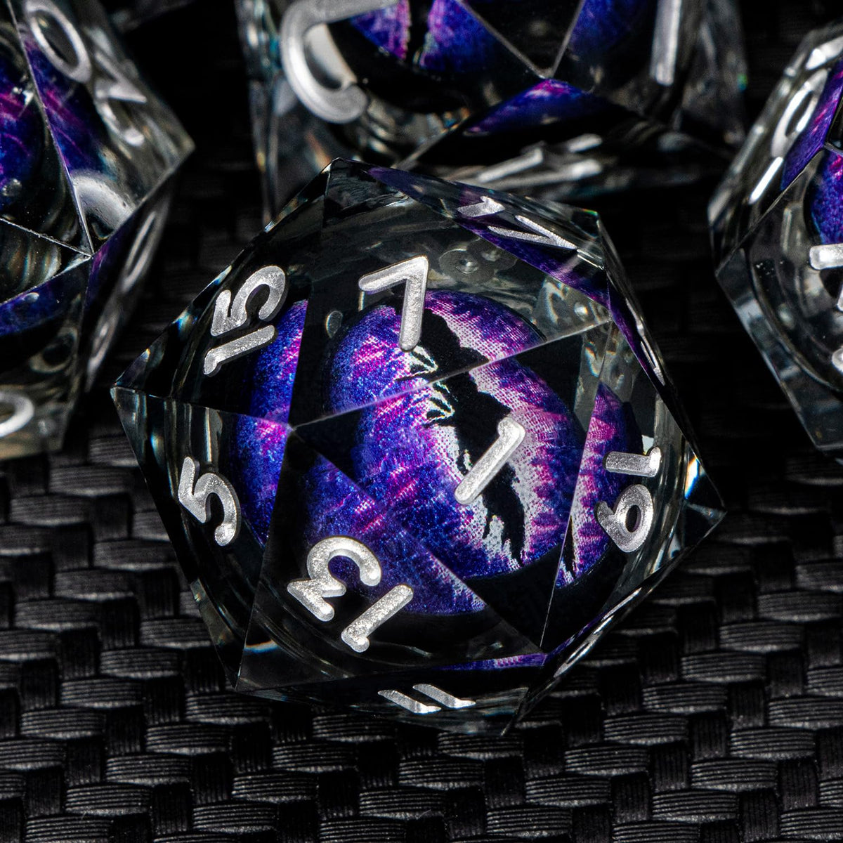 ARUOHHA Dragon Eye resin dice with purple liquid core gleam for RPG sessions.
