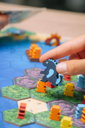 Asmodee Survive The Island map board showing sinking island layout