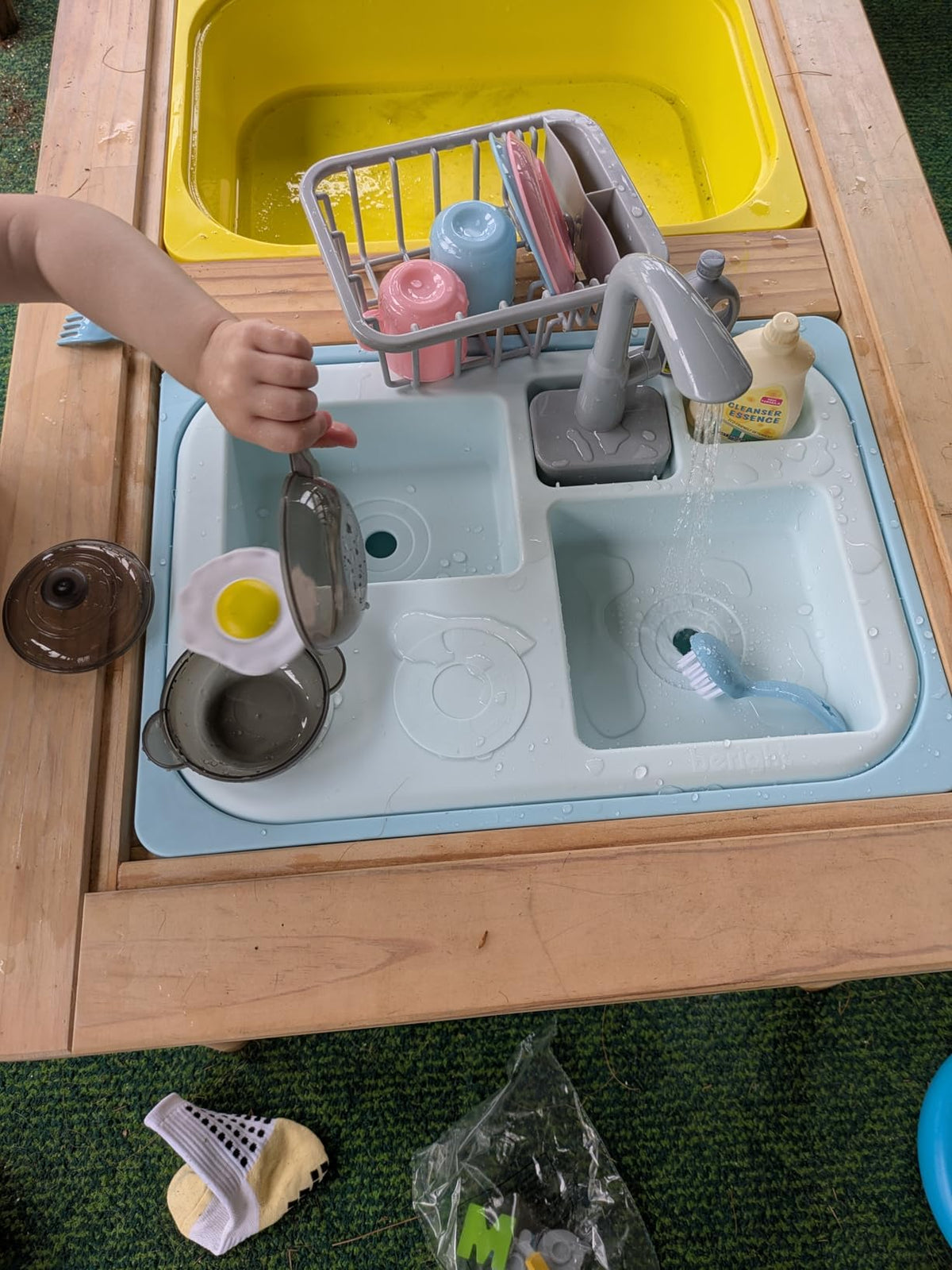 Asweets dish rack and cups arrangement supports organization during playtime.