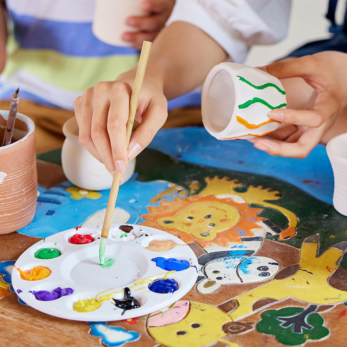 Aujazyble kid-friendly pottery wheel designed for small hands