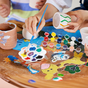 Aujazyble palette and apron keep the studio tidy and mess-contained