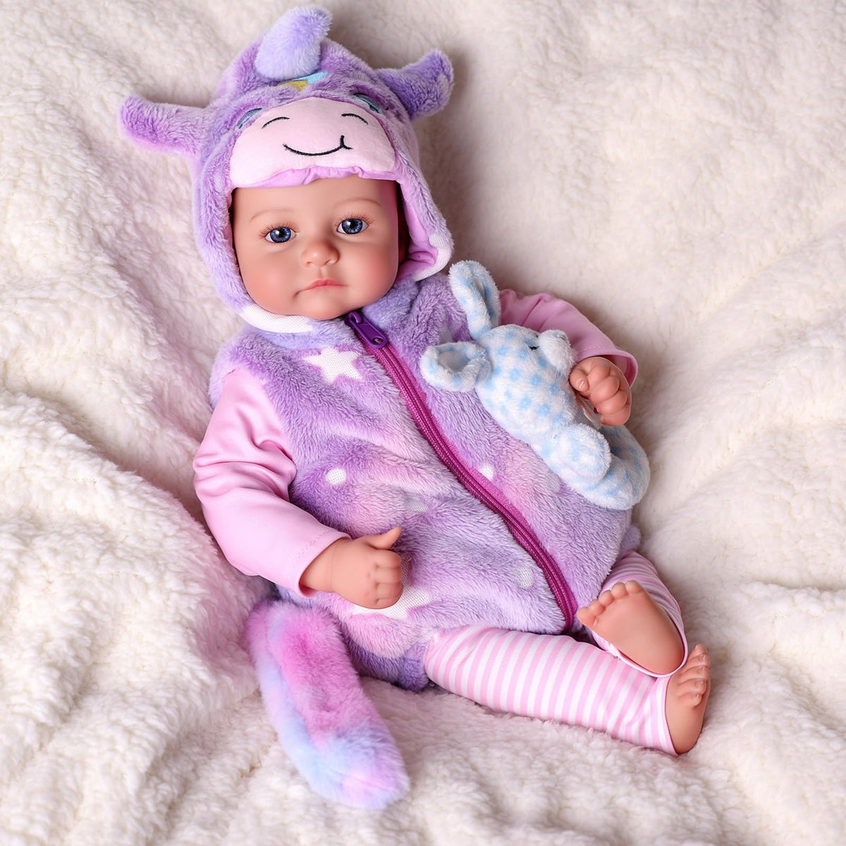 Babeside doll on-the-go design supports easy transport for playtime