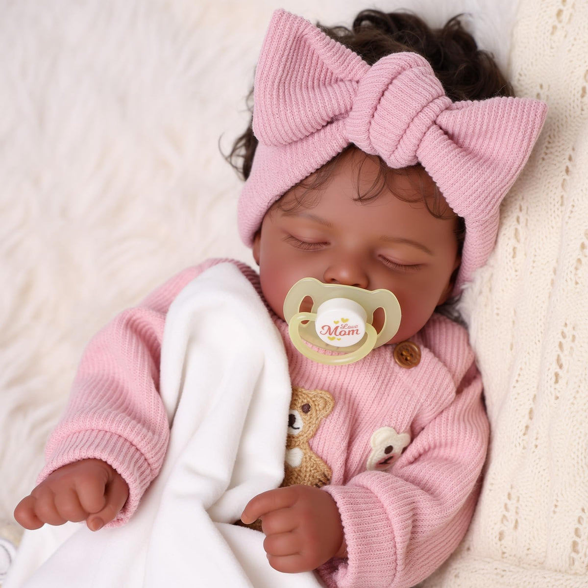 Outfit set enables quick dress-up and personalized styling for BABESIDE.