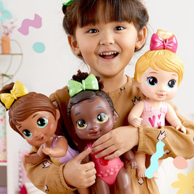 Baby Alive Shampoo Snuggle Sophia dressed for cozy towel-time and hair styling.