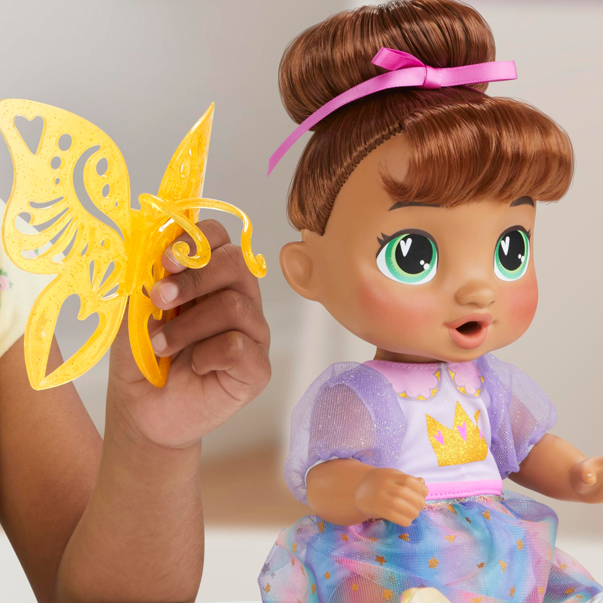 Baby Alive Sophia Sparkle dress-up set — inspires ongoing storytelling and fantasy.
