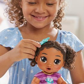 Baby Alive Tilly Tinker star hair barrette enhances styling options.
