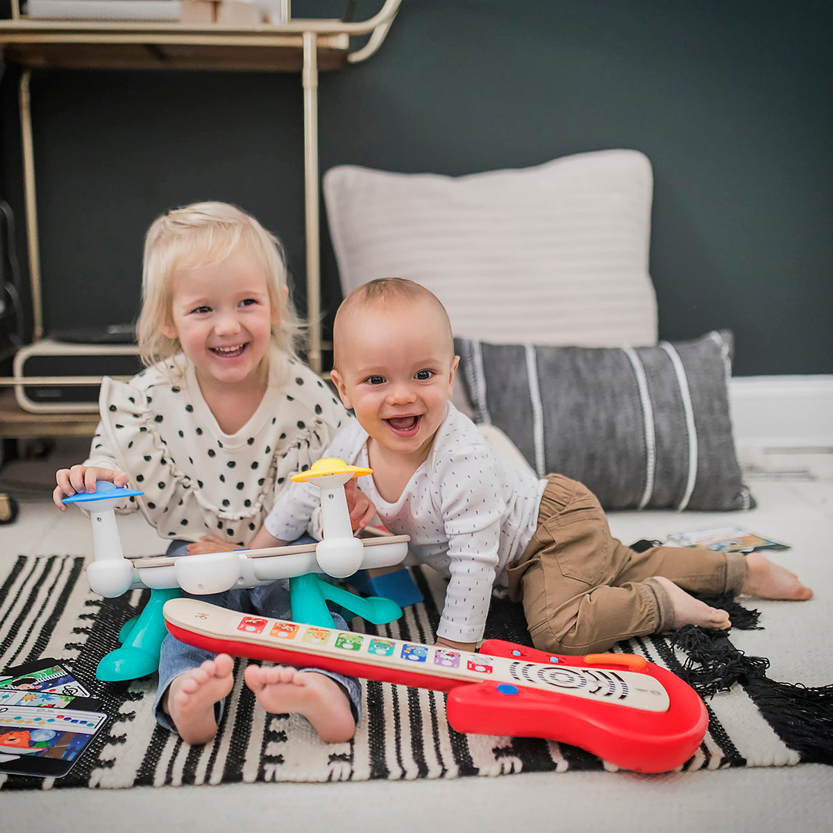 Baby Einstein Together in Tune Guitar volume control supports gentle listening.