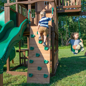 Flat-step ladder on Skyfort II enables safe, easy access for all ages.