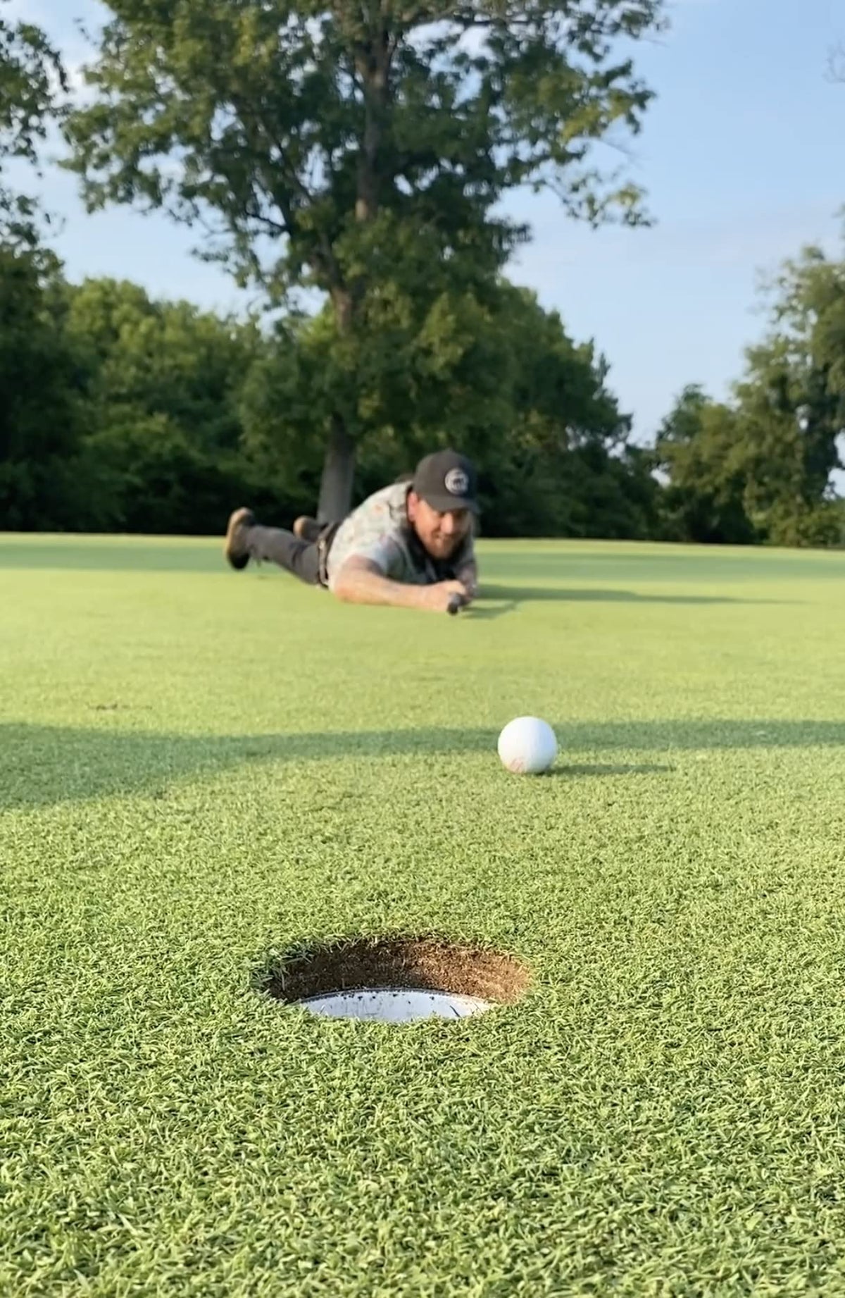Bad Cards Fore Good Golfers card artwork sparks visual interest.