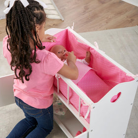 Badger Basket compatibility image demonstrates dolls up to 22 inches fit.