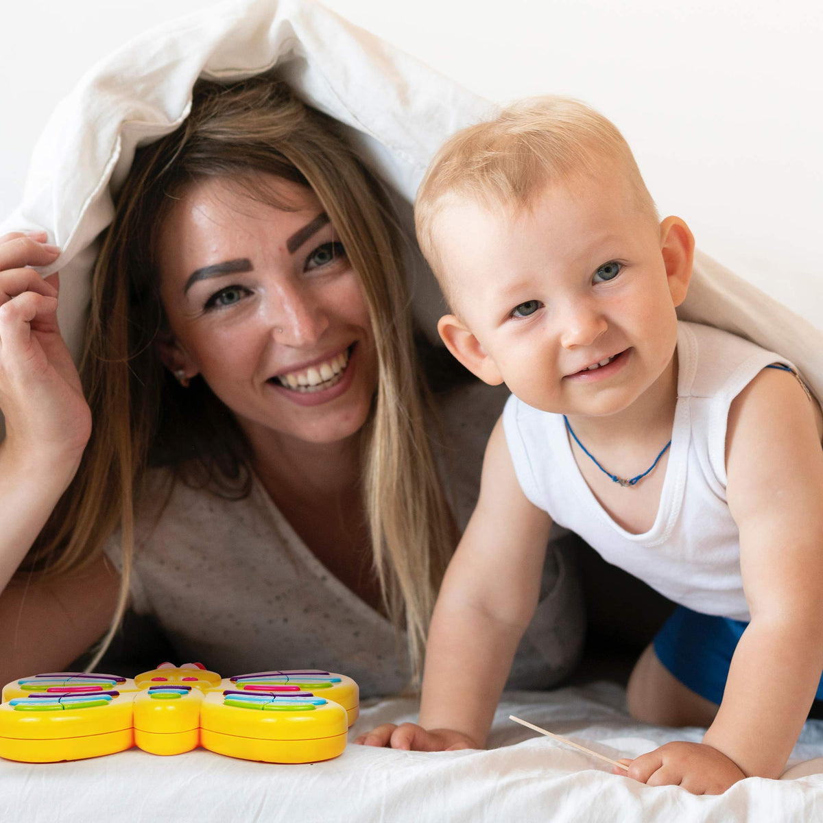 Three learning modes encourage spelling, reading, and musical exploration.
