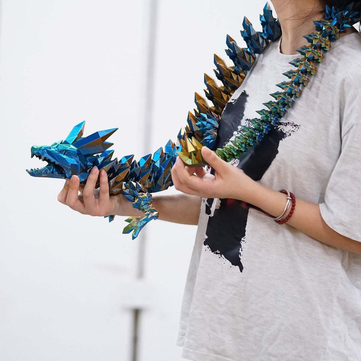BANPIWOLG detailed dragon figure, showcases lifelike details on display.