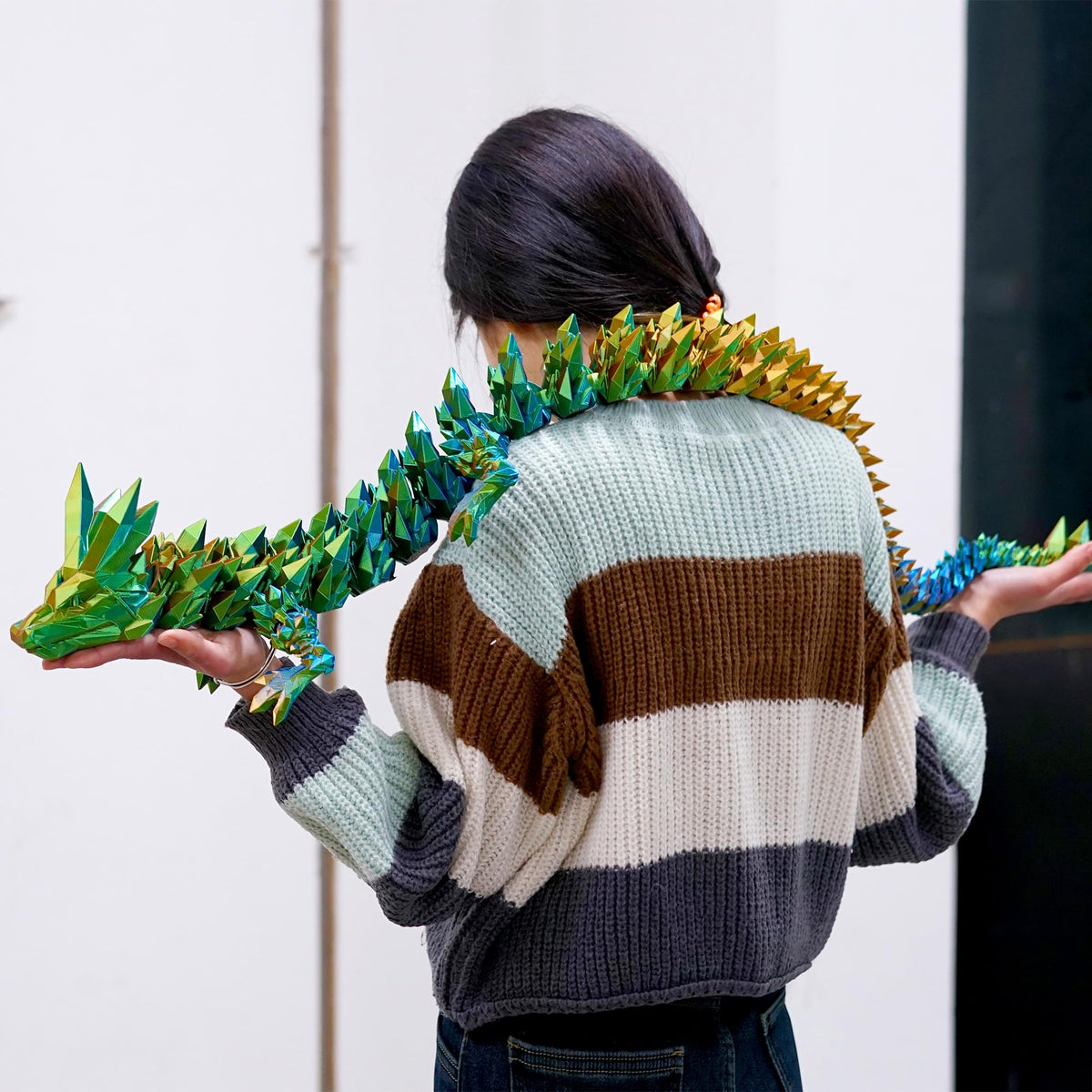 Banpiwolg dragon model with flexible joints for posing.
