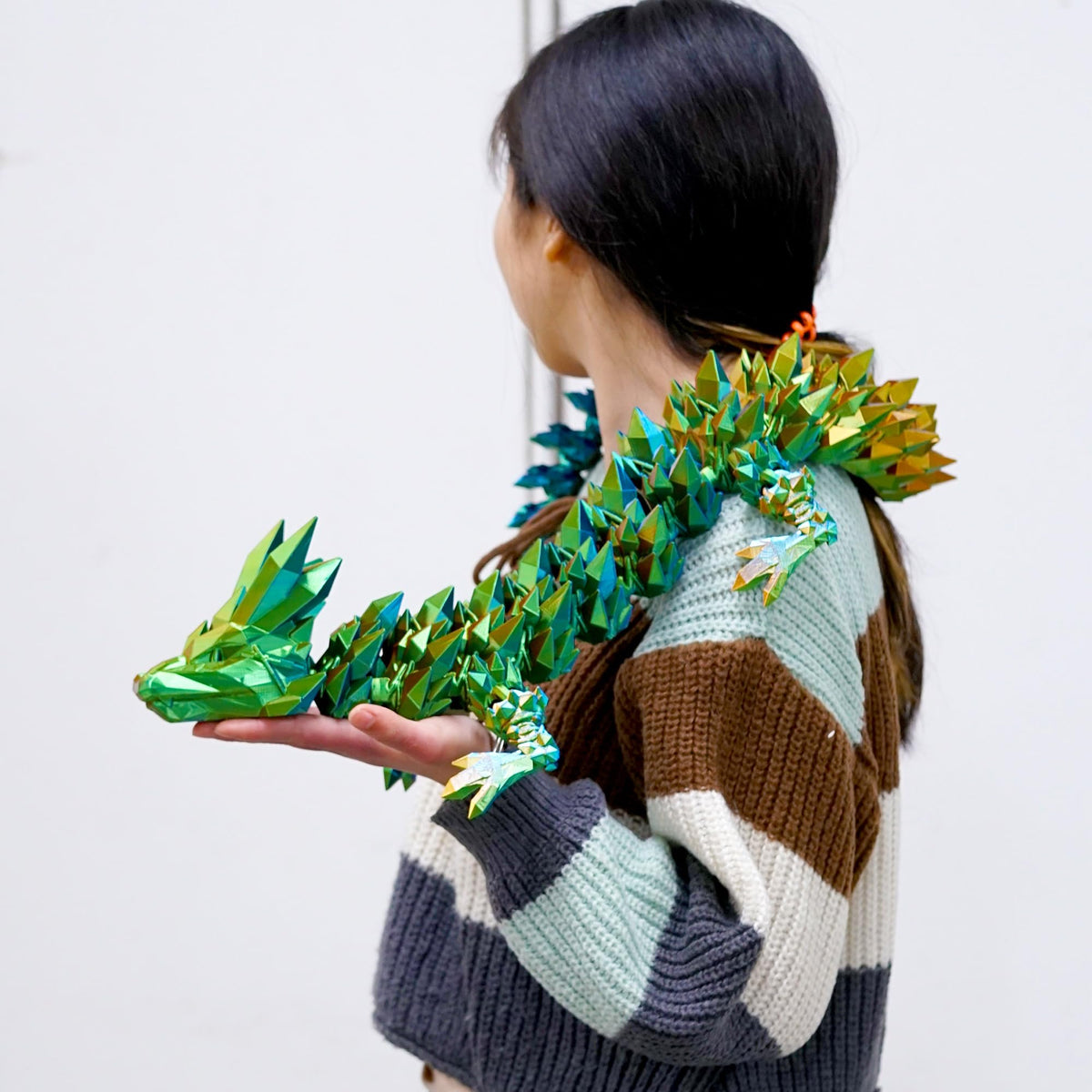 Banpiwolg dragon model, lifelike colors for a fantasy ambiance.
