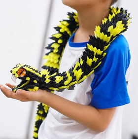 BANPIWOLG snake model movable teeth highlights interactive details for tactile engagement.