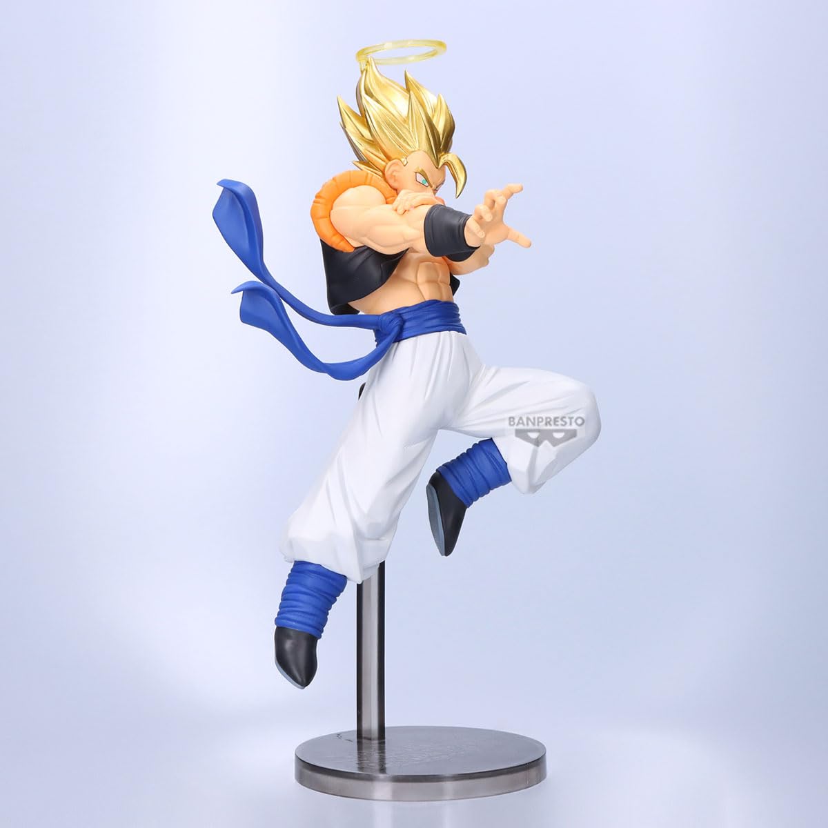 Banpresto Dragon Ball Z Gogeta sideview reveals dynamic silhouette for angled displays.