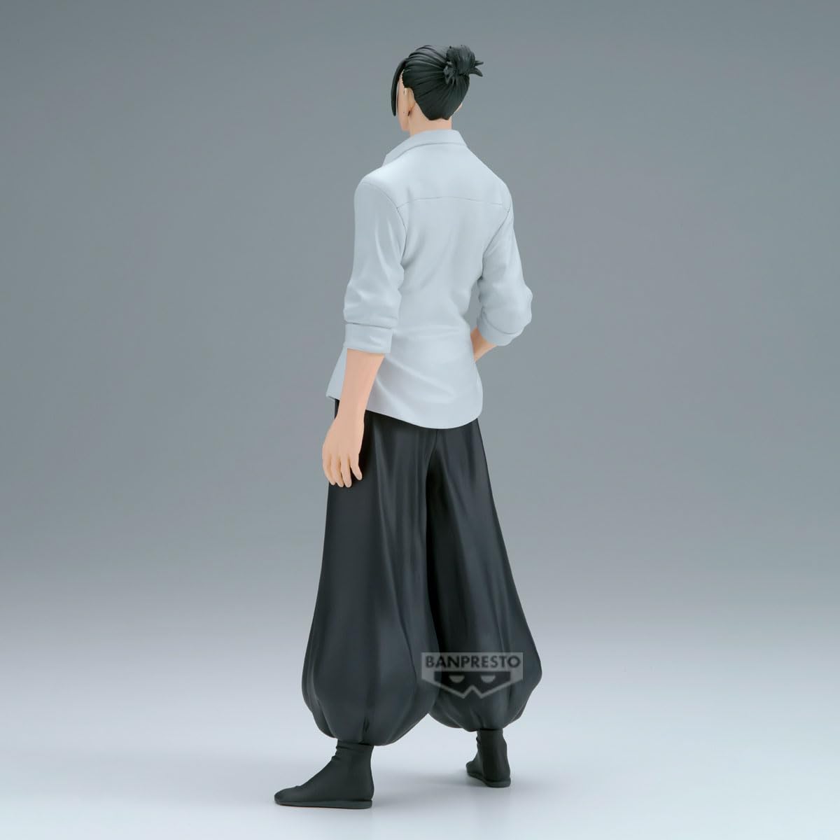 Banpresto Suguru Geto King of Artist display setup ideal for shelves.