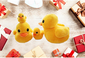 Bansusu 50cm duck as window display prop, versatile decoration idea.